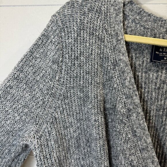 Abercrombie & Fitch Gray V-Neck Sweater Women’s Size Medium - Picture 6 of 7